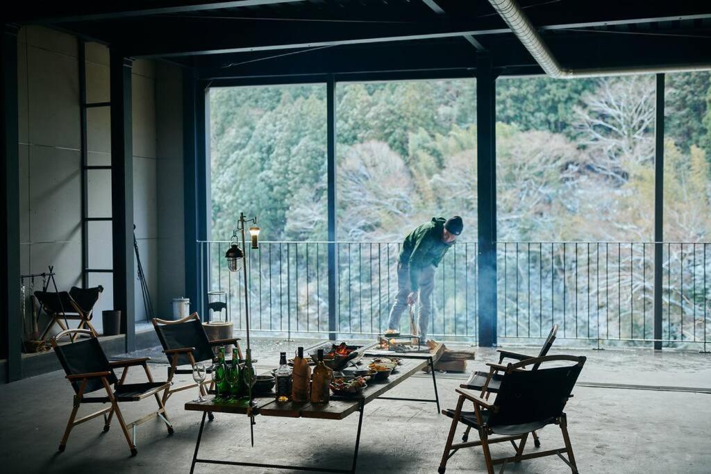目の前が吉野川・雨天でも屋外体験ができる絶景の一軒家 Holiday home Otoyocho