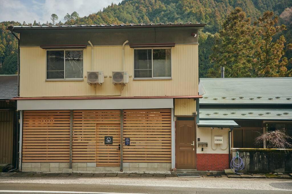 目の前が吉野川・雨天でも屋外体験ができる絶景の一軒家