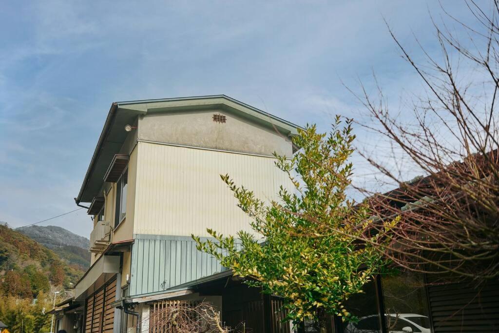 目の前が吉野川・雨天でも屋外体験ができる絶景の一軒家 Holiday home Otoyocho