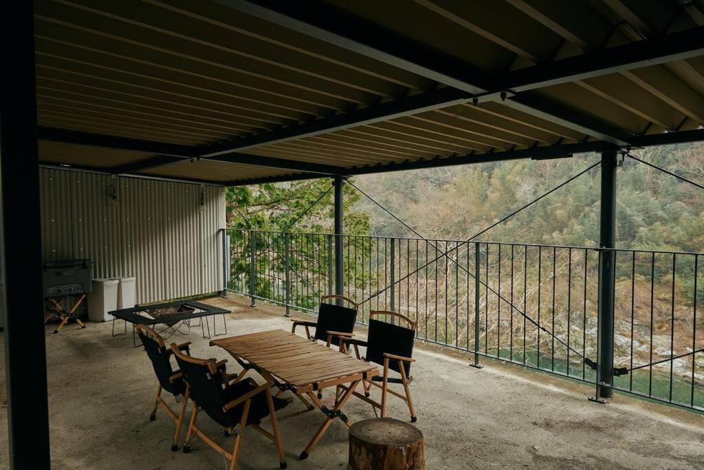 Holiday home 目の前が吉野川・雨天でも屋外体験ができる絶景の一軒家 *