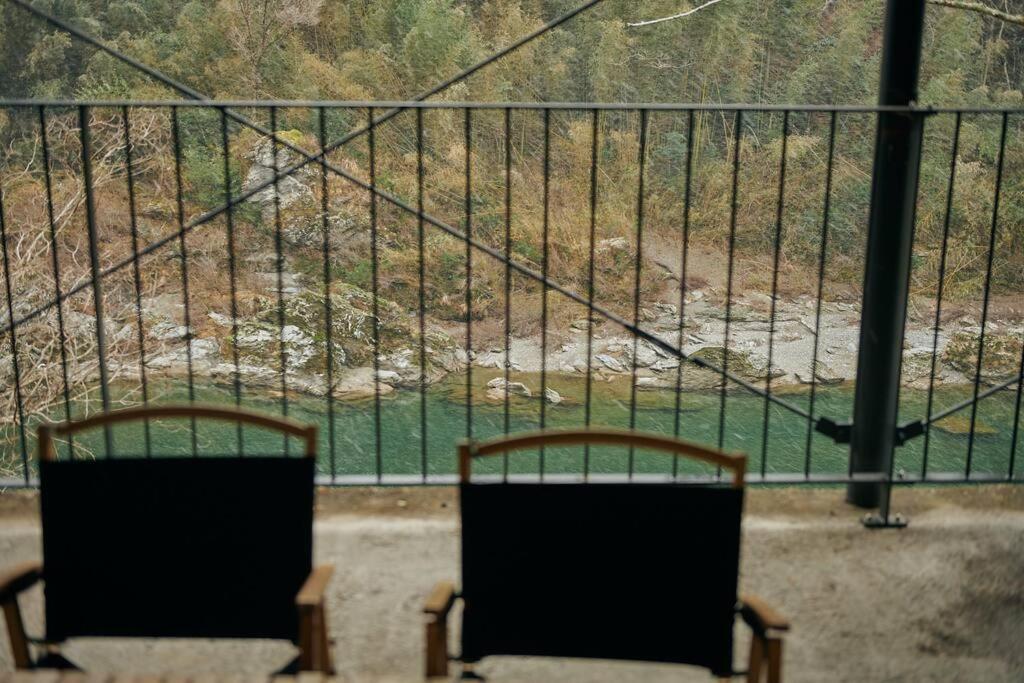 目の前が吉野川・雨天でも屋外体験ができる絶景の一軒家 Holiday home Otoyocho