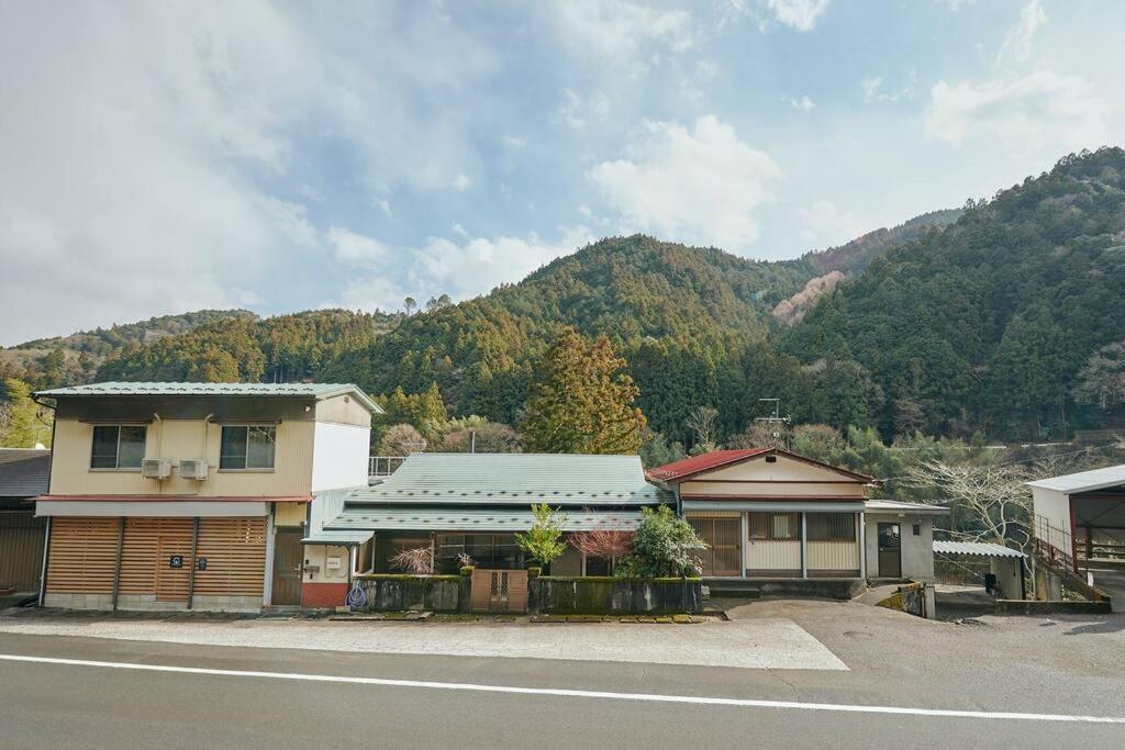 目の前が吉野川・雨天でも屋外体験ができる絶景の一軒家 Holiday home Otoyocho